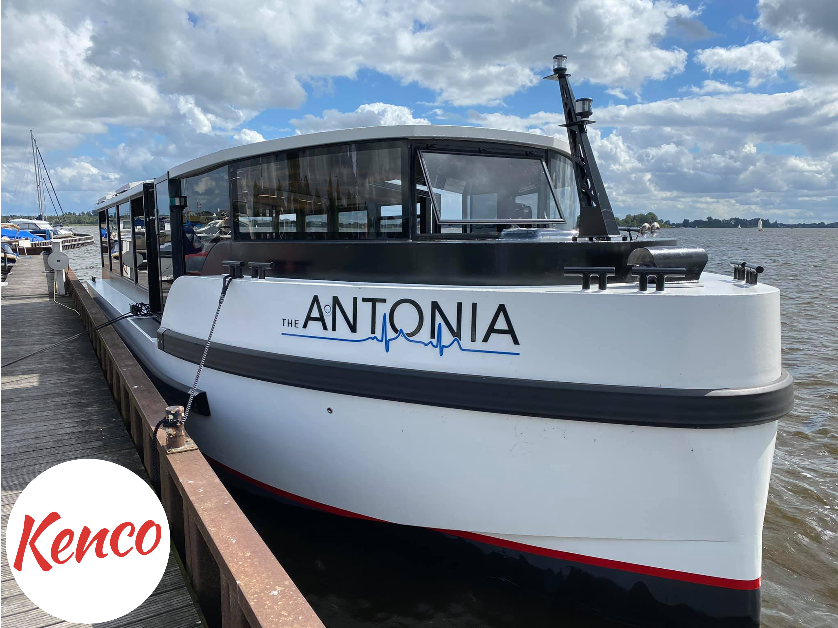 The Antonia (elektrisch aangedreven loungeboat, 14,5 m.)